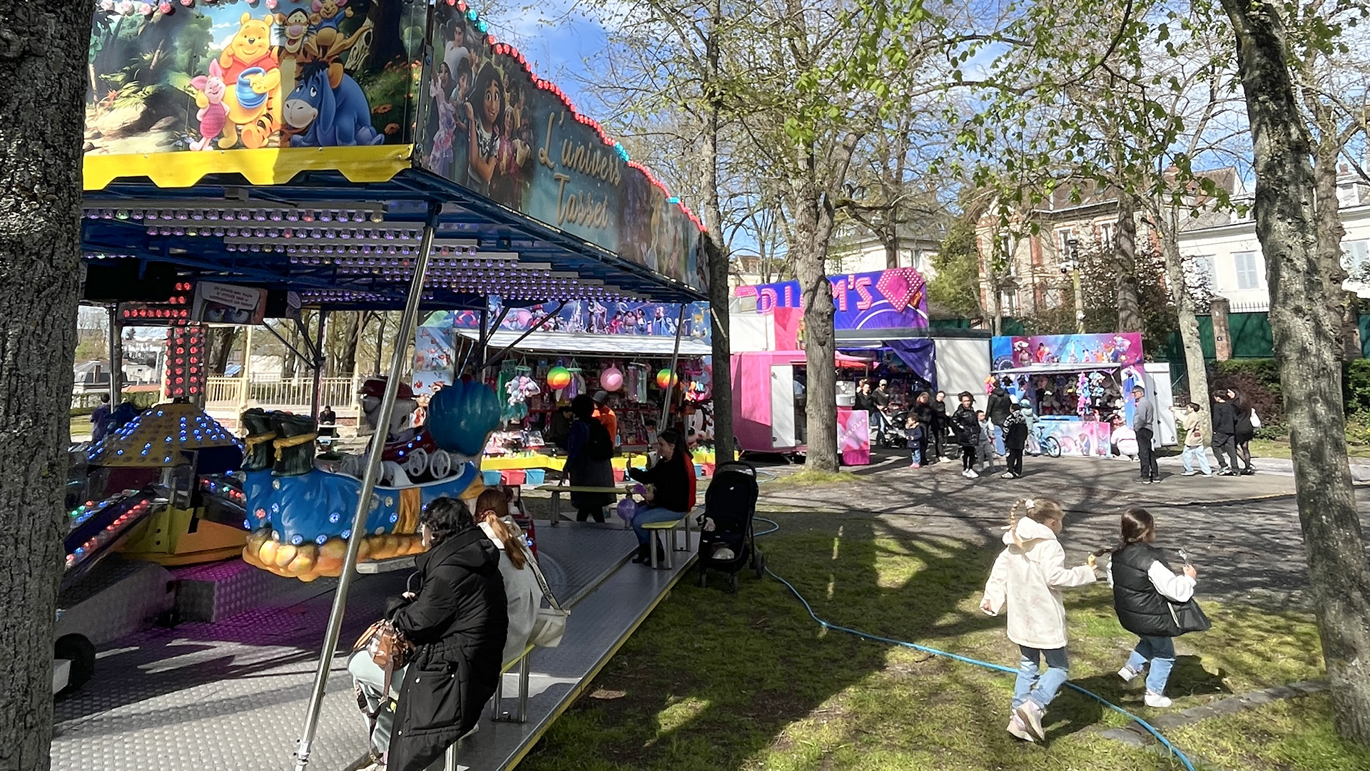 Fête foraine à la Butte des Charbonniers Fête foraine à la Butte des Charbonniers